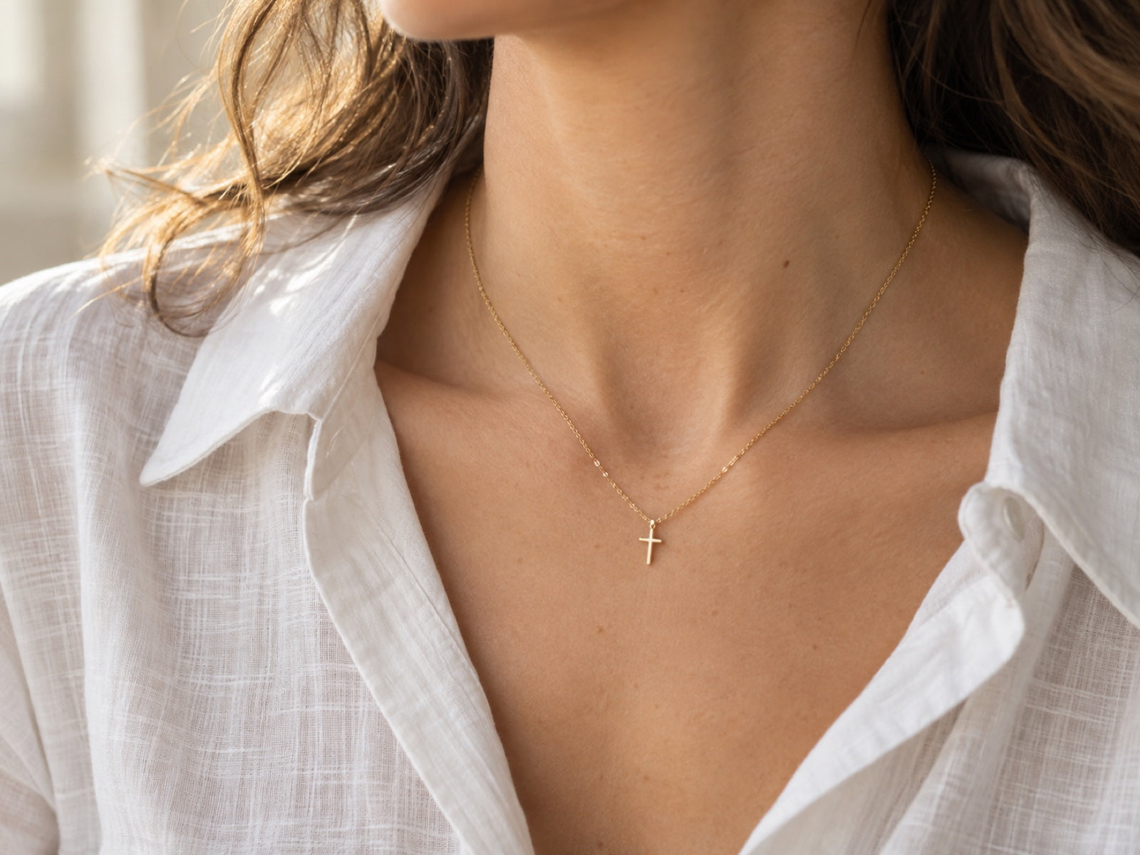 How Minimalist Jewelry Creates Everyday Elegance